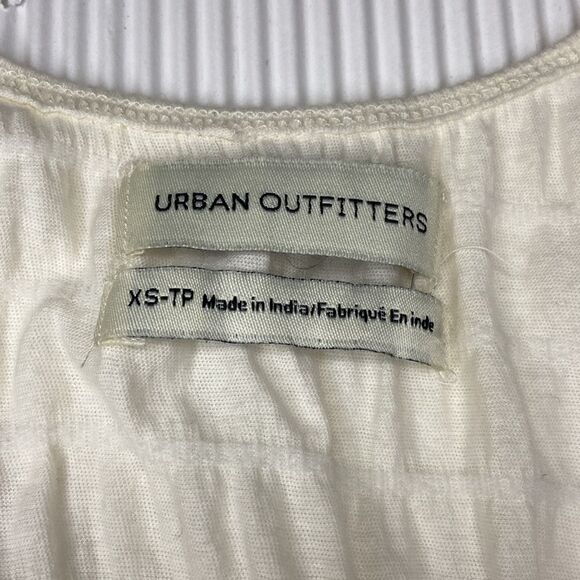 Top Sleeveless By Urban Outfitters Size: Xs - Picture 2 of 6